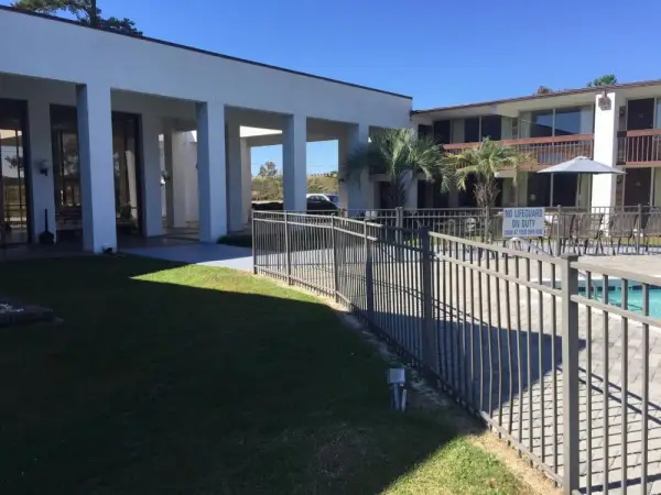 Landmark Inn 10