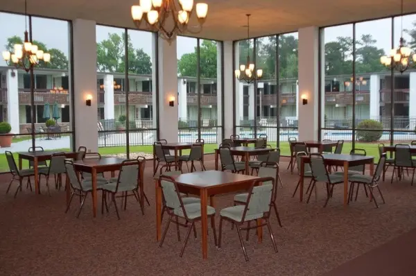 Landmark Inn 8